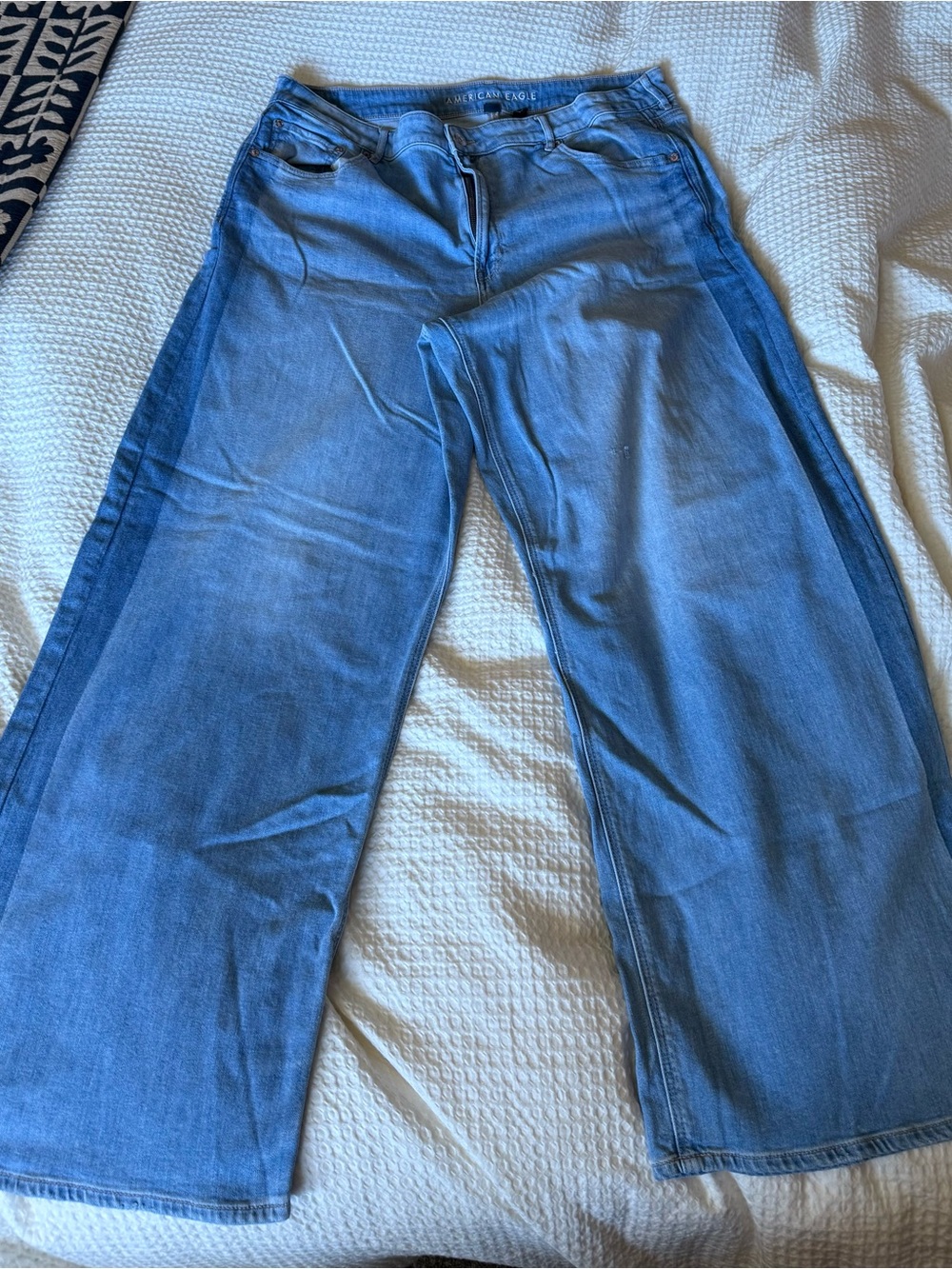 American Eagle Super High-Rise Baggy Wide Leg Jeans in a Two-Toned Wash